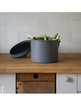 Seau à compost d'intérieur 7L en métal et bambou avec filtre charbon PEBBLY