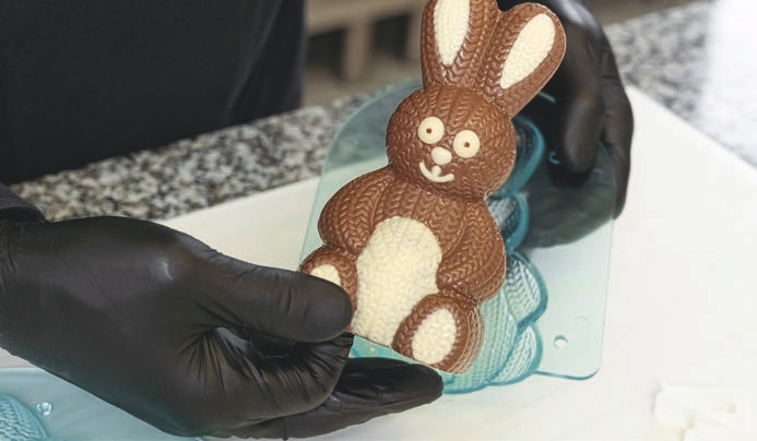 UTuto pour réaliser un lapin tricot au chocolat de Pâques